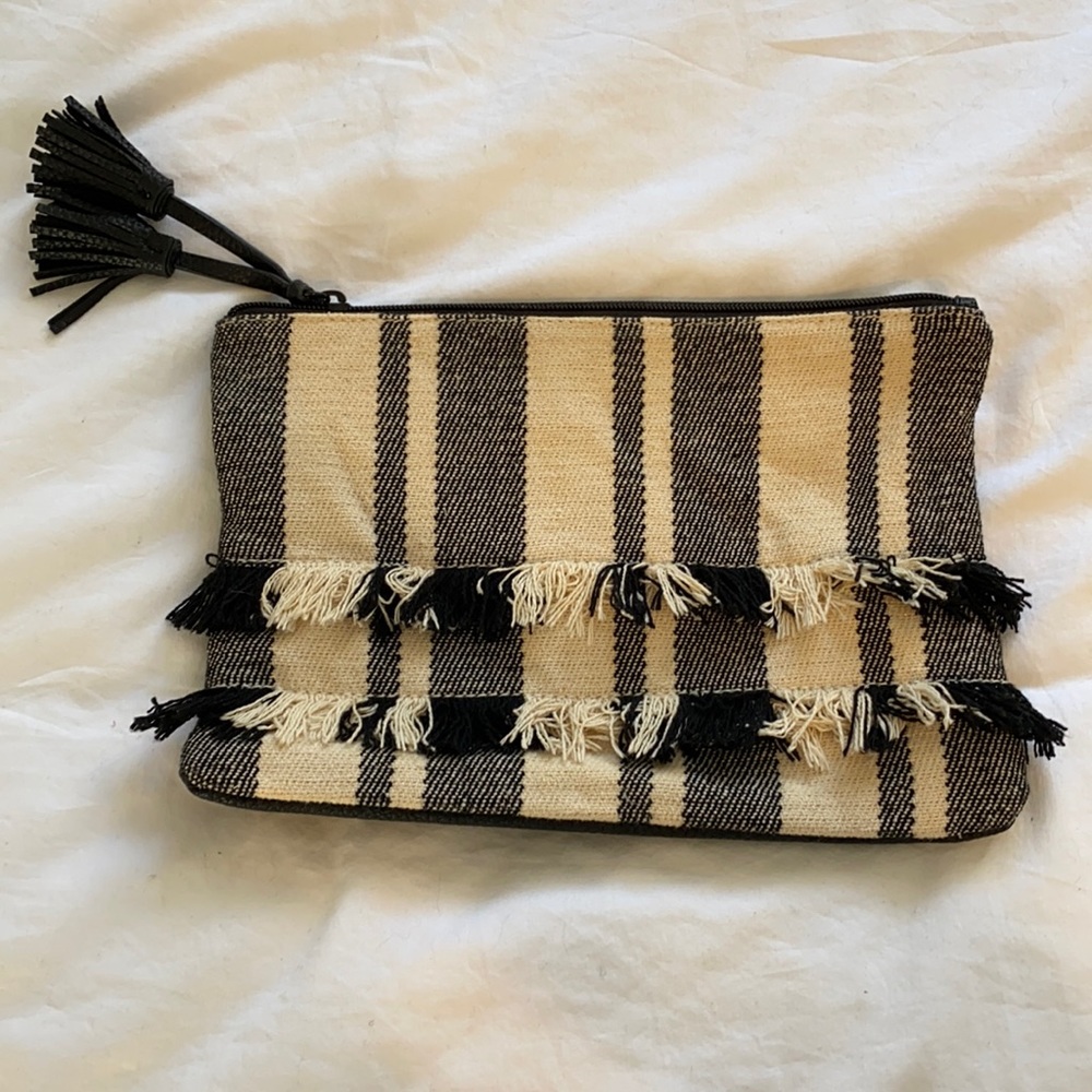 Cute clutch just in time for spring and summer